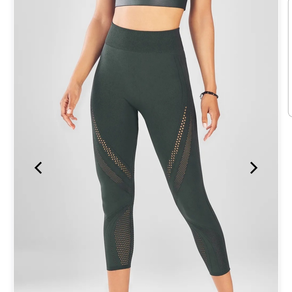 Fabletics High Waisted Leggings (capri)
